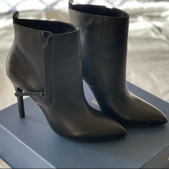 Women’s leather ankle boots Make an OFFER - Picture 2 of 4
